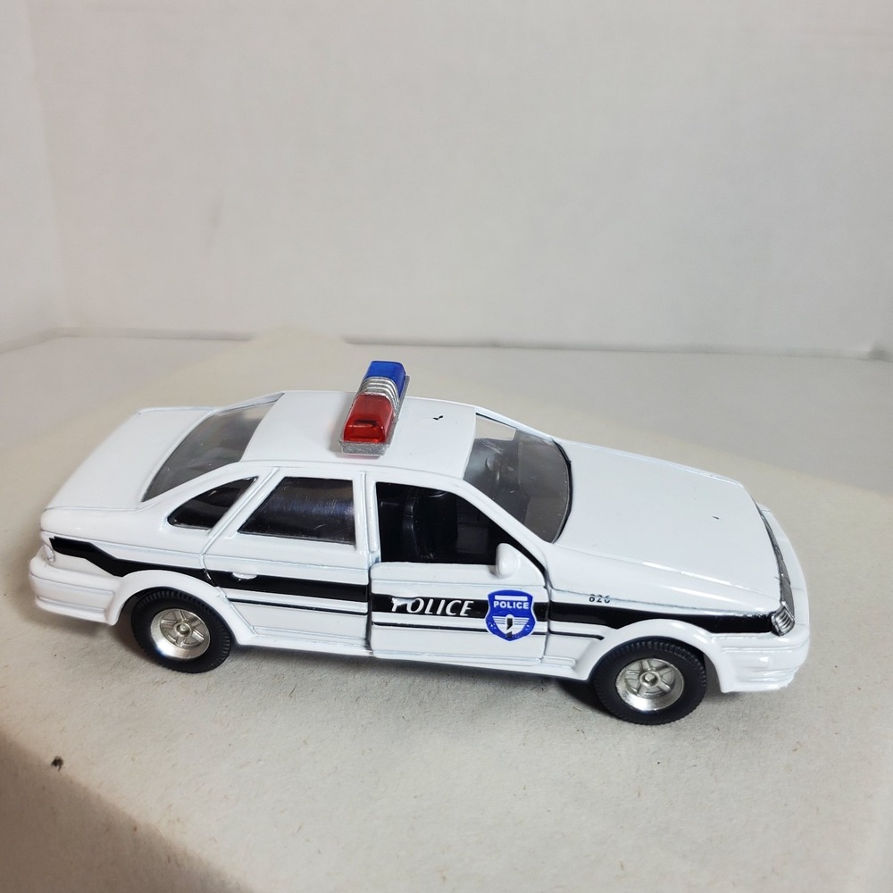 Toy Smith Die-Cast Police Car White With Red &Blue Light Bar 1:36 Scale